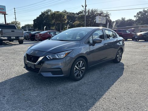 Used 2021 Nissan Versa SV image 1