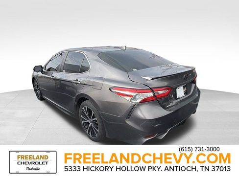 Used 2020 Toyota Camry SE image 4