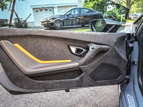 Used 2024 Lamborghini Huracan Tecnica RWD image 11