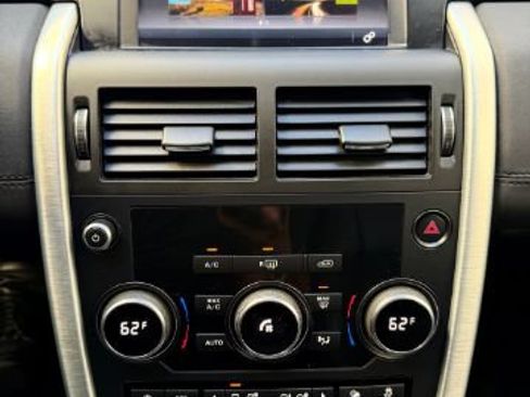 Used 2019 Land Rover Discovery Sport SE AWD/4WD image 21