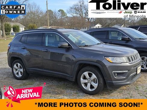 Used 2021 Jeep Compass Latitude image 1
