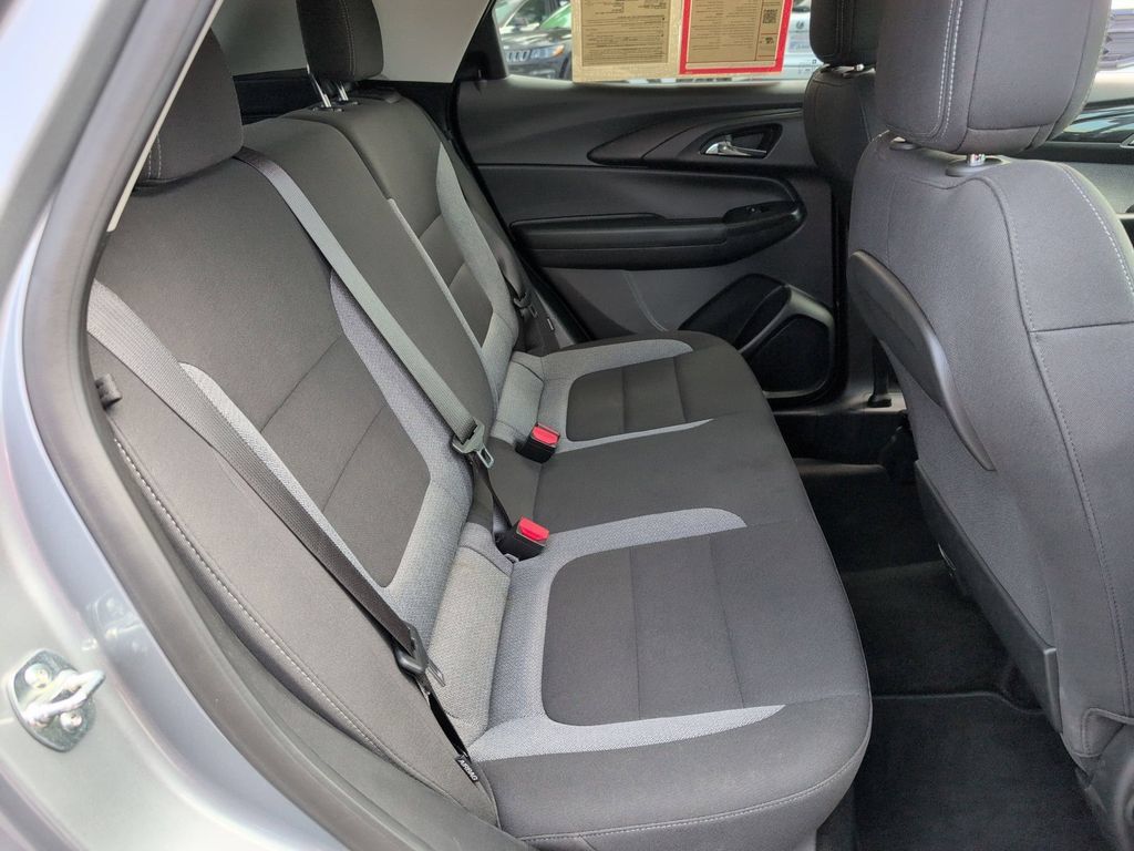 Used 2025 Chevrolet TrailBlazer LT AWD/4WD image 30
