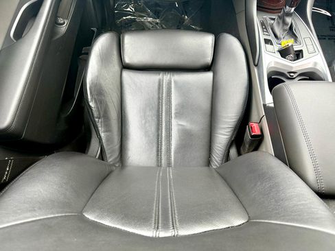 Used 2011 Cadillac SRX Luxury image 32