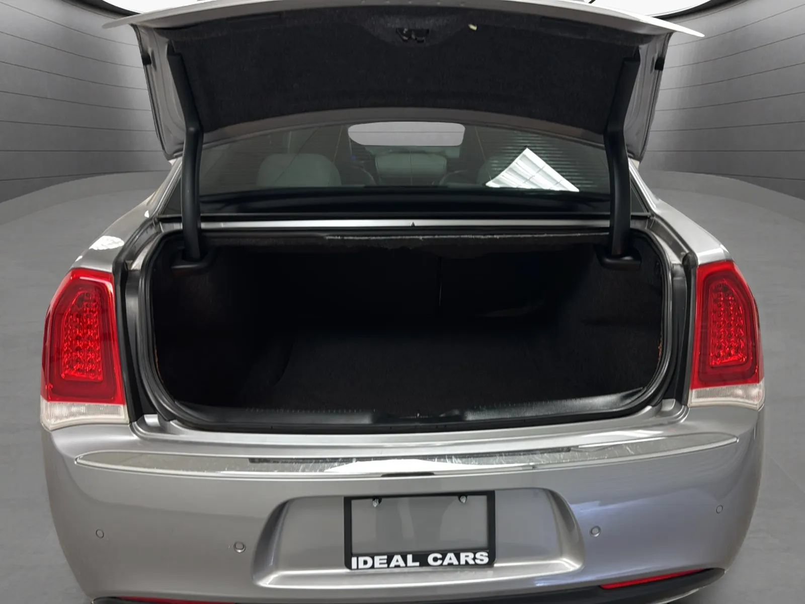 Used 2018 Chrysler 300 Limited w/ Safetytec Plus Group AWD/4WD image 22
