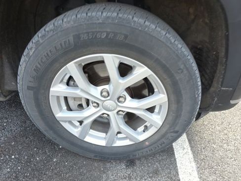 Used 2023 Jeep Grand Cherokee L Limited image 5