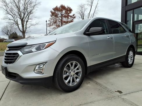 Used 2021 Chevrolet Equinox LS w/ LS Convenience Package image 3