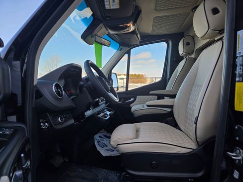 Used 2024 Mercedes-Benz Sprinter 3500 image 29