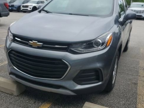 Used 2020 Chevrolet Trax LT w/ LT Convenience Package FWD image 1