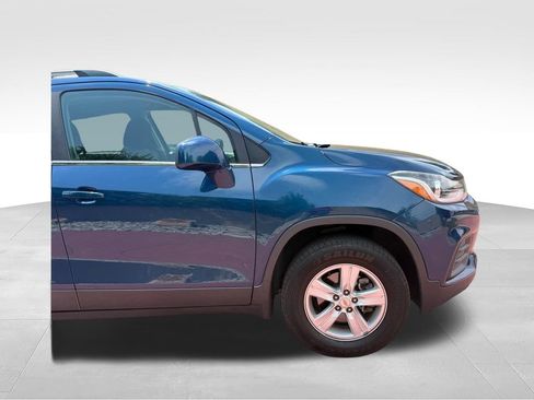 Used 2020 Chevrolet Trax LT AWD/4WD image 32