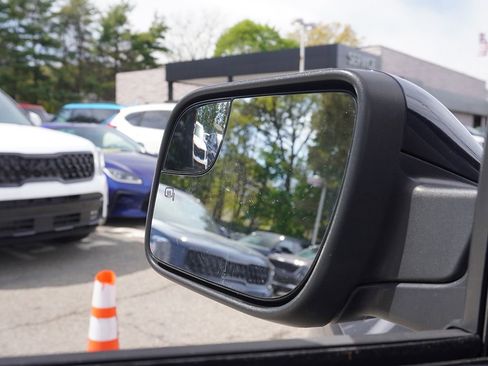 Used 2016 Ford Explorer XLT AWD/4WD image 32