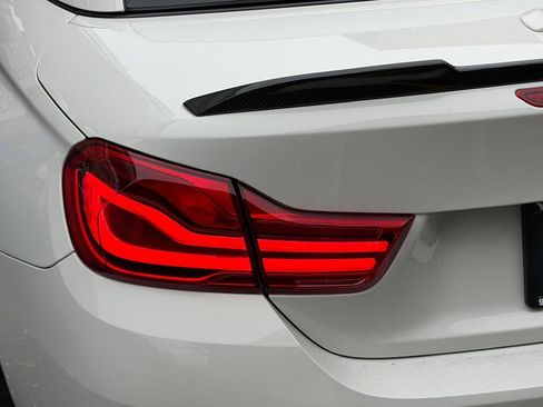 Used 2018 BMW M4 Convertible image 12