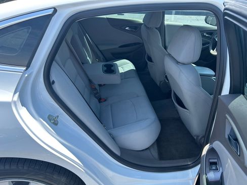 Used 2018 Chevrolet Malibu LT FWD image 11