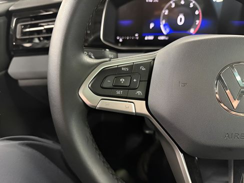 Certified 2025 Volkswagen Jetta SE image 11