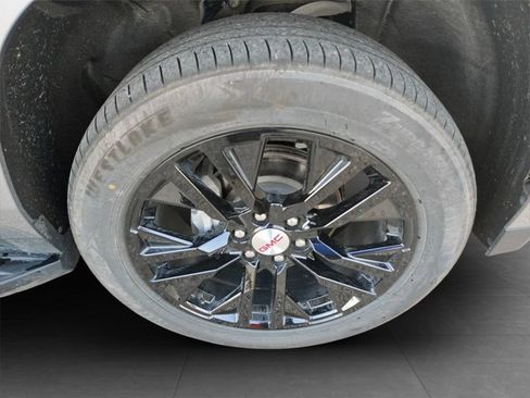Used 2024 GMC Yukon SLE AWD/4WD image 34