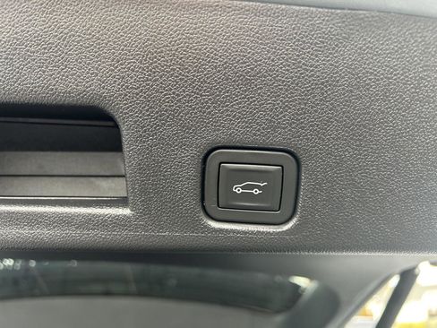 Certified 2025 Chevrolet Traverse LT image 29