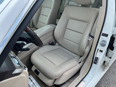 Used 2014 Mercedes-Benz E 350 4MATIC Wagon image 12