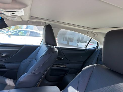 Used 2024 Lexus ES 350 w/ Premium Package FWD image 7