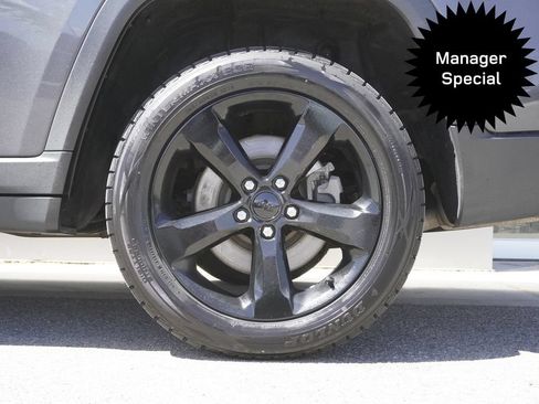 Used 2022 Jeep Grand Cherokee L Limited w/ Black Appearance Package AWD/4WD image 34