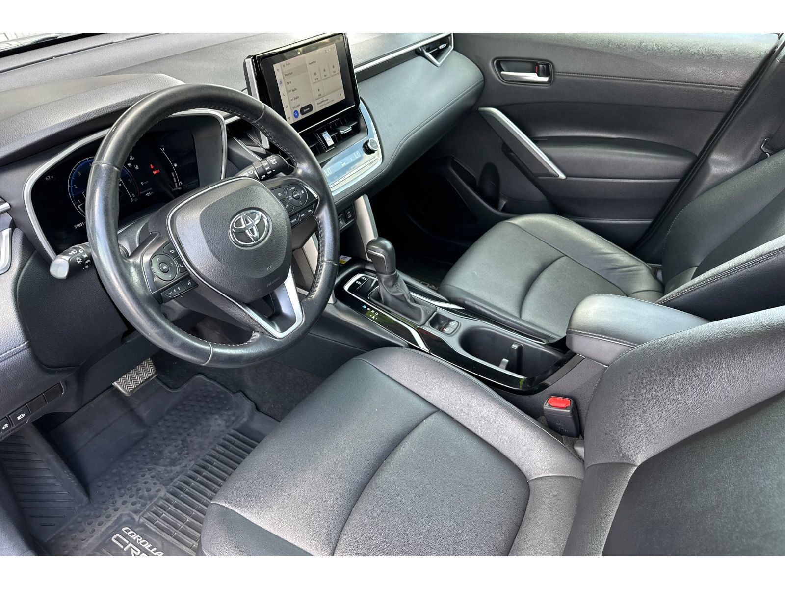 Used 2023 Toyota Corolla Cross XLE w/ Convenience Package AWD/4WD image 10