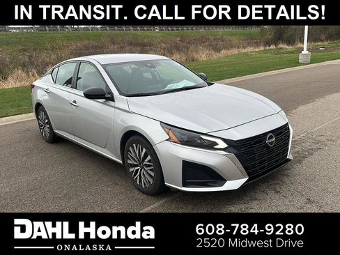 Used 2024 Nissan Altima 2.5 SV image 1