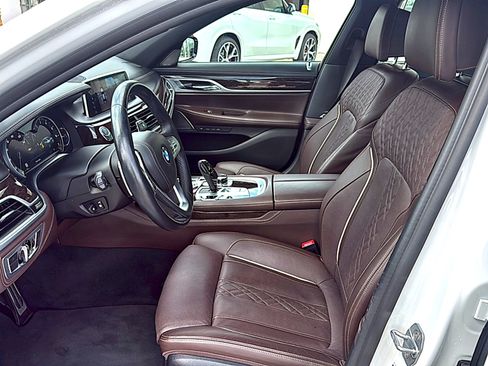 Used 2019 BMW 750i w/ Executive Package image 7