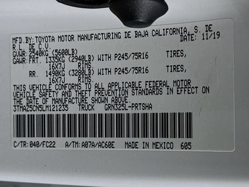 Used 2020 Toyota Tacoma SR5 RWD image 32