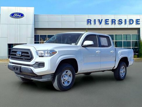 Used 2023 Toyota Tacoma SR image 3