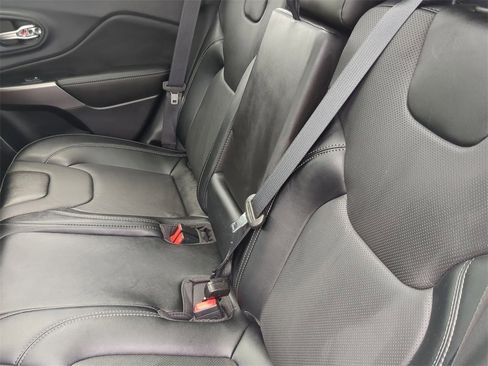 Used 2022 Jeep Cherokee Limited image 17