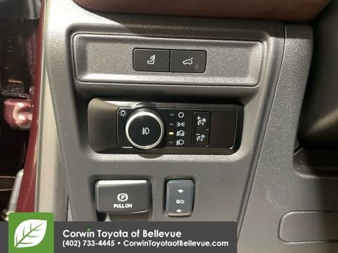 Used 2024 Ford Expedition Limited image 19