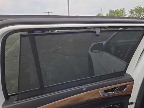 Used 2024 Volkswagen Atlas SE w/ Panoramic Sunroof Package AWD/4WD image 21
