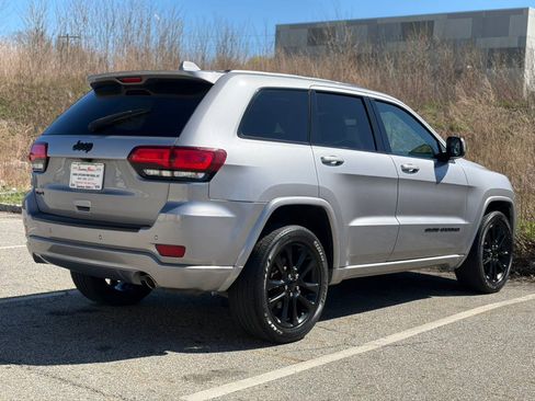 Used 2019 Jeep Grand Cherokee Altitude image 8