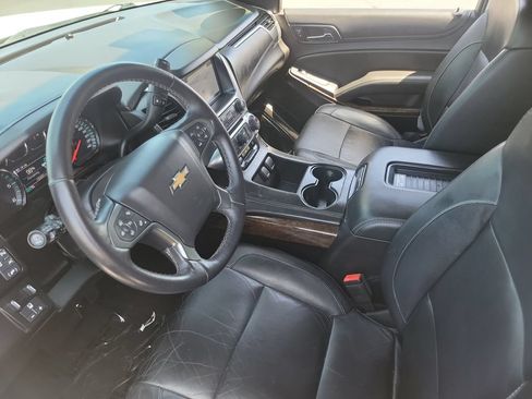 Used 2016 Chevrolet Suburban LT RWD image 3