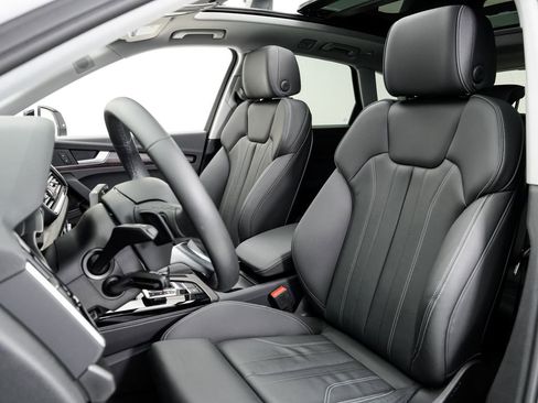 Certified 2025 Audi Q5 2.0T Premium Plus w/ Premium Plus Package image 5