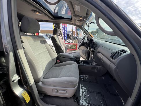 Used 2007 Toyota Sequoia SR5 image 38