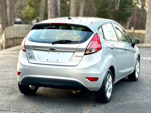 Used 2014 Ford Fiesta SE image 2
