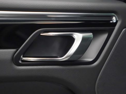 Certified 2026 Porsche Macan AWD/4WD image 14