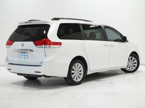 Used 2011 Toyota Sienna Limited w/ Premium Pkg image 9