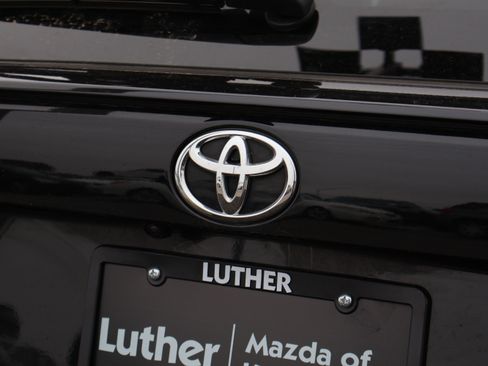 Used 2025 Toyota RAV4 XLE AWD/4WD image 16