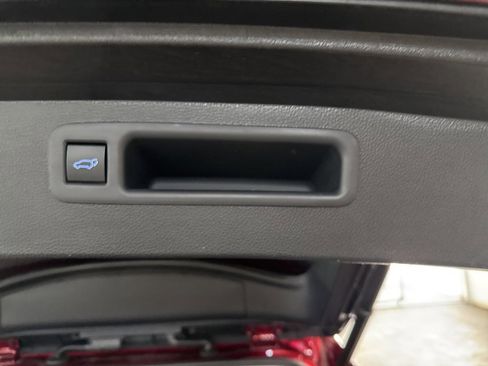 Used 2022 Toyota Highlander LE image 24