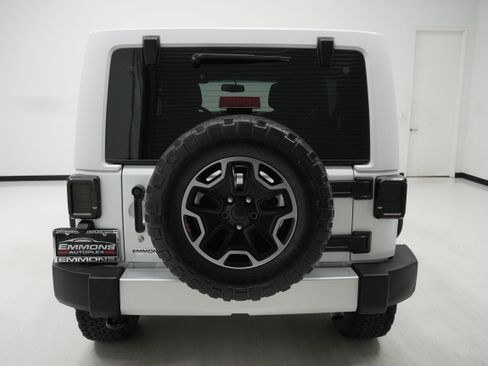 Used 2014 Jeep Wrangler Unlimited Sahara w/ Connectivity Group AWD/4WD image 4