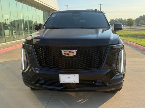 Used 2025 Cadillac Escalade ESV Sport w/ Touring Package AWD/4WD image 6