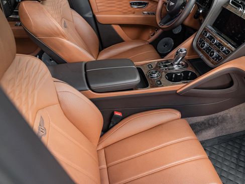 Used 2023 Bentley Bentayga Extended Wheelbase AWD/4WD image 28