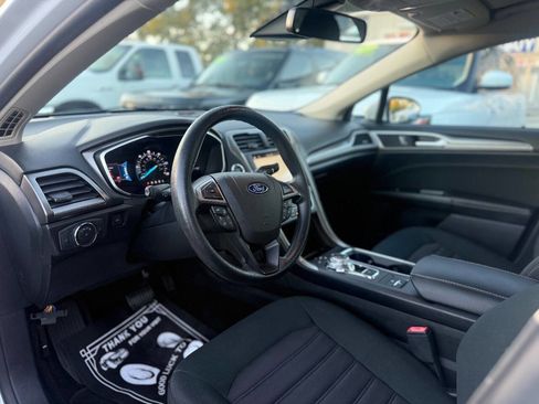 Used 2019 Ford Fusion SE image 13