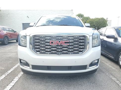 Used 2020 GMC Yukon Denali w/ Denali Premium Package image 2