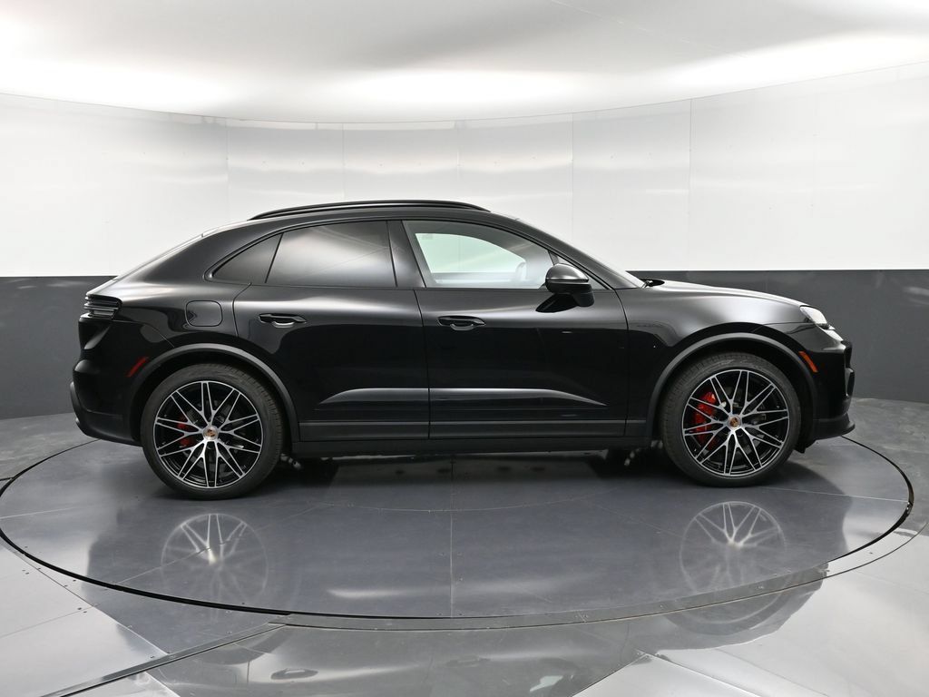 Certified 2025 Porsche Macan 4S Electric AWD/4WD image 9