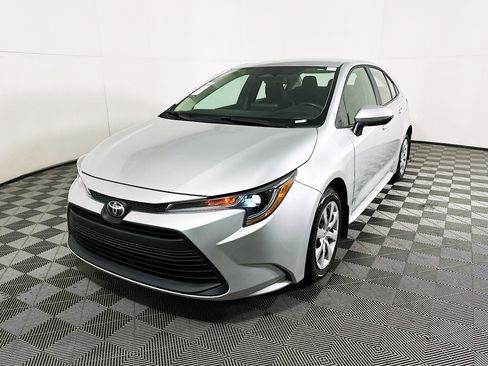 Used 2025 Toyota Corolla LE image 7