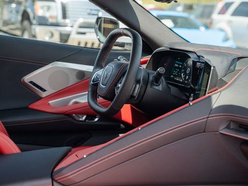 Used 2025 Chevrolet Corvette Stingray Preferred Cpe w/ Z51 Performance Package image 27