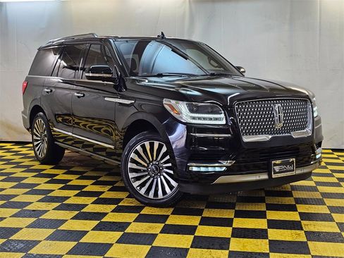 Used 2019 Lincoln Navigator Reserve image 1