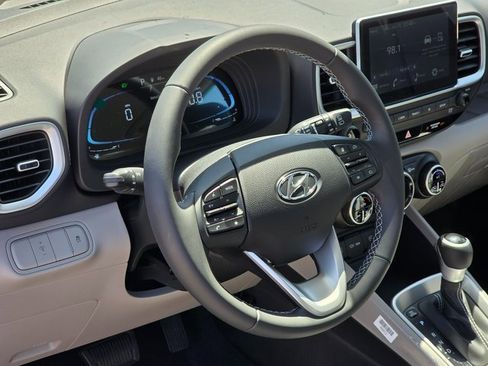 New 2025 Hyundai Venue SEL image 15