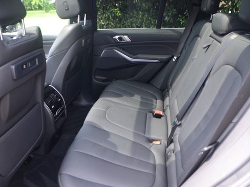 Used 2022 BMW X5 xDrive40i w/ Premium Package AWD/4WD image 16